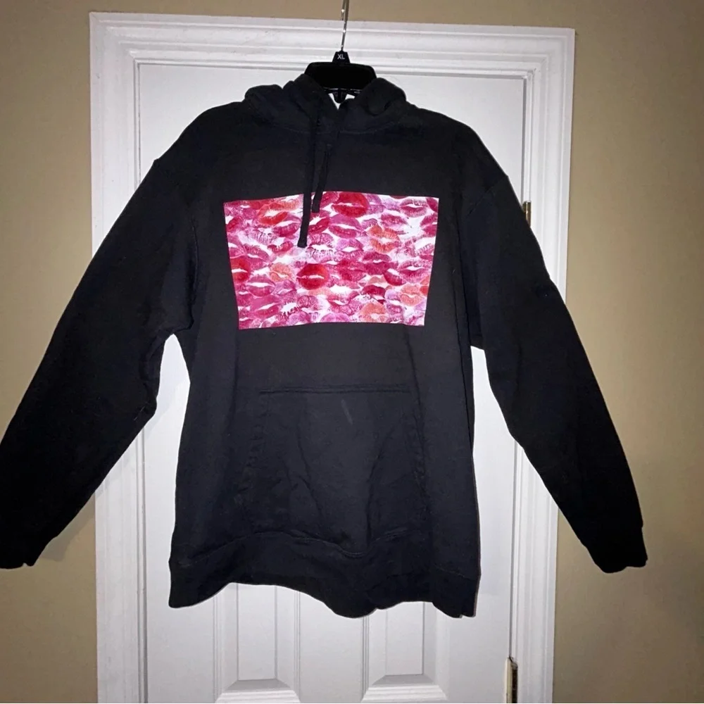 Black Hoodie with Red and Pink Lips Graphic Size Large